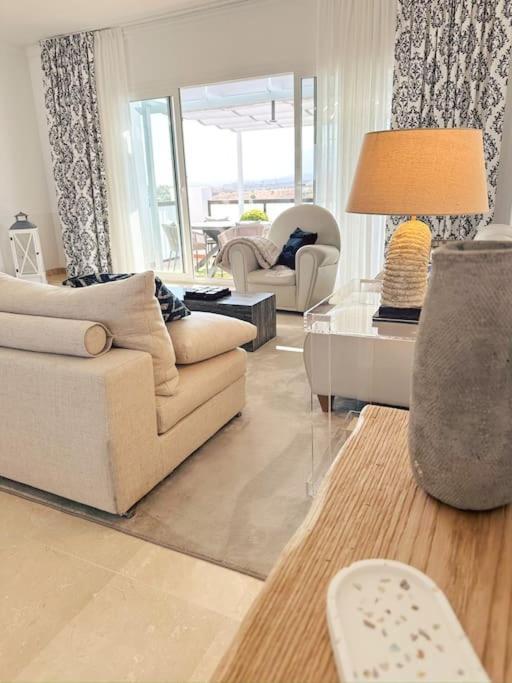 Апартаменти Oceanview Luxury Penthouse Естепона Екстер'єр фото